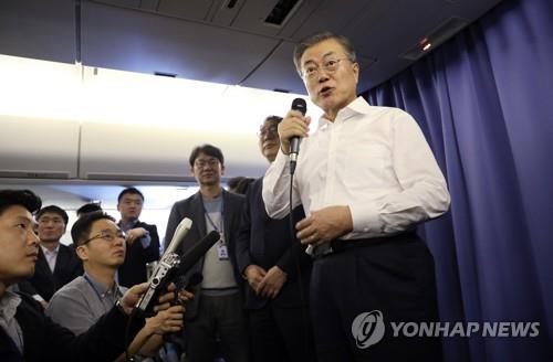 문대통령 "김정은 연내답방 가능성 열려있다…그의 결단에 달려"