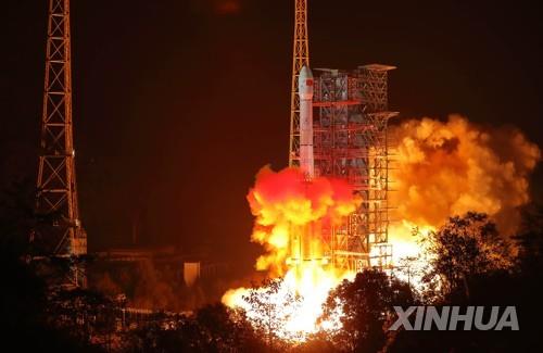 인류 최초 달 뒷면 착륙할 중국 '창어4호' 발사 성공