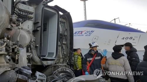 KTX 강릉선, 월요일 새벽 복구 전망…"주말 내내 승객 불편"