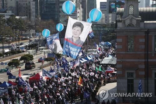 주말 도심서 대규모 '이석기 석방대회'…한쪽선 '태극기 집회'