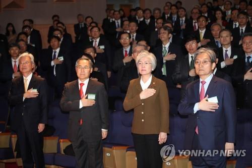 강경화 "북핵해결 중대 기회…2019년은 어느해보다 중차대"