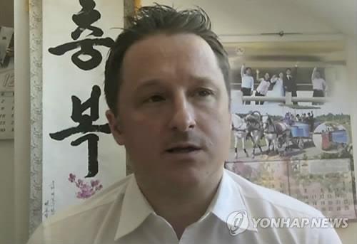 中억류 캐나다 전직 외교관 첫 영사접견…주중 加대사가 면회