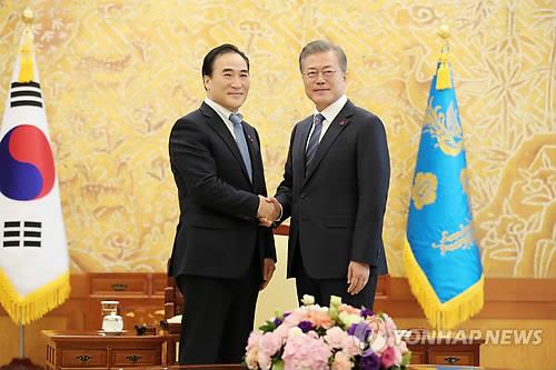 문대통령, 김종양 인터폴 총재 접견…"대한민국 큰 자랑"