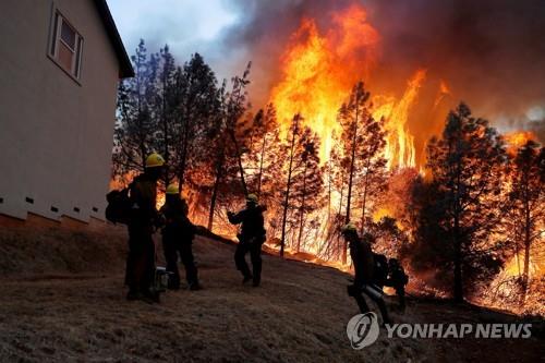 "녹아내리는 빙하 등 환경문제 80% 서로 연관됐다"