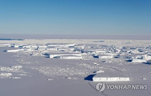 "녹아내리는 빙하 등 환경문제 80% 서로 연관됐다"