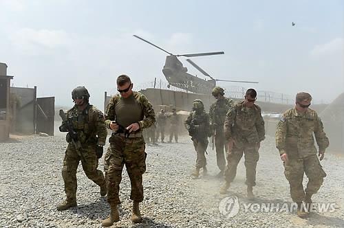 탈레반 기세등등한데…아프간서도 발 빼려는 미국