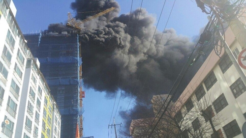 부산 18층짜리 신축건물 불길 잡아…소방 "현재 인명피해 없어"