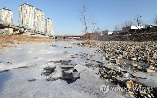 무술년 마지막 휴일…전국 강추위속 송구영신 분위기 물씬