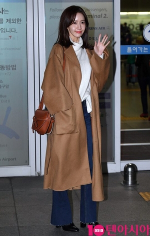 [TEN PHOTO]윤아 &#39;여신포스 풍기며 출국&#39;