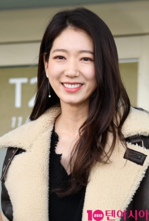 [TEN PHOTO]박신혜 &#39;추위도 녹이는 햇살미소&#39;