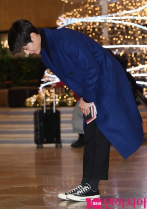 [TEN PHOTO]박보검 &#39;공항을 밝히는 예절&#39;