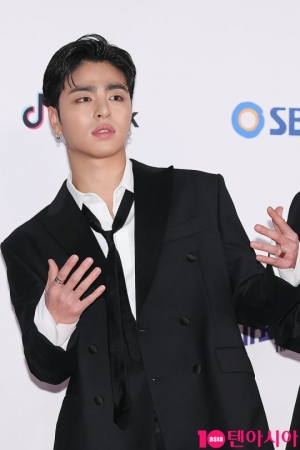 [TEN PHOTO] 아이콘 구준회 &#39;잘생김 장착&#39;