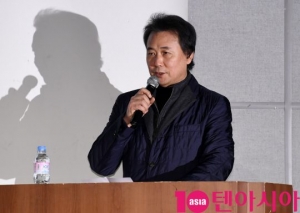 [TEN PHOTO]김창환 대표 &#39; '더 이스트라이트' 사건 관련 반박 기자회견을 시작합니다&#39;