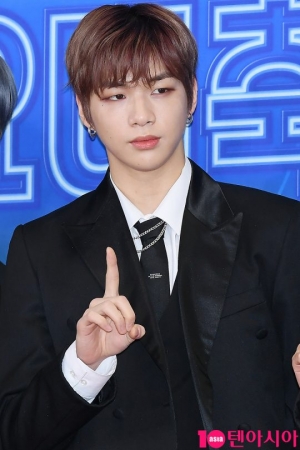 [TEN PHOTO] 워너원 강다니엘 &#39;넘사벽 분위기&#39;