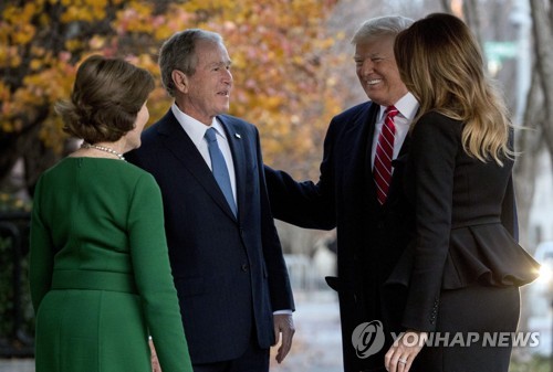 블레어하우스로 부시家 정중히 모신 트럼프…"훌륭한 가문"