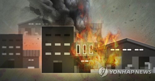 일산 건축자재 창고에서 불…진화중