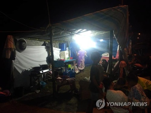"커다란 파도가 해변 20m까지"…쓰나미 덮친 인니 해변 '패닉'