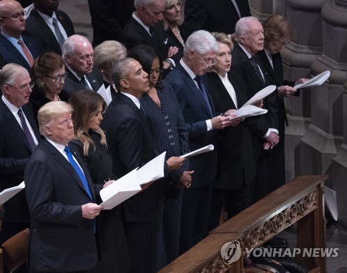 부시 전대통령 장례식 엄수…"천개의 불빛중 가장 밝았다" 애도