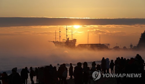 [해돋이 명소] 황금돼지해 첫날은 여기가 최고…명소마다 '들썩