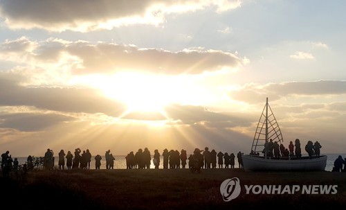 제주 구름 많고 흐려 해넘이·해돋이 보기 어려울 듯