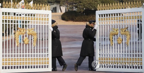 민정수석실 직원 '주말골프' 추가로 파악…靑 "소속청 이첩"