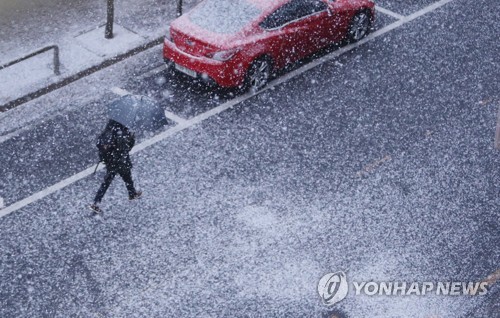 [내일날씨] 기온 오르며 추위 누그러져…전국에 눈발