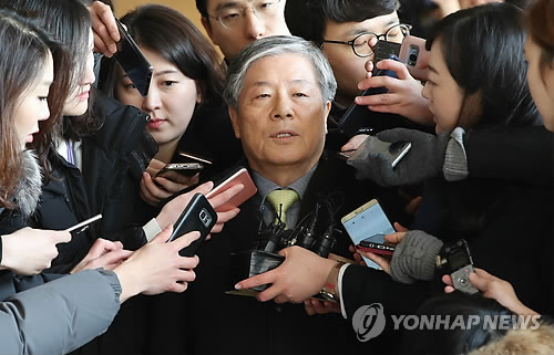 김성호 前국정원장 "靑에 자금 제공 안 해"…징역 3년 구형