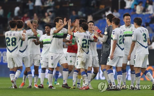 K리그 최강 전북, 연봉도 '킹'…1위 김신욱 등 톱8 휩쓸어