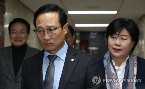 민주 "한국당, 정쟁 유발 멈추고 민생법안 협조해야"