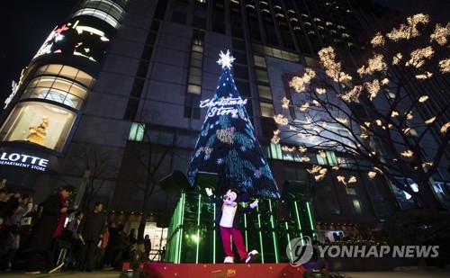 크리스마스 앞둔 주말 백화점…스키복·장난감 최대 70% 할인