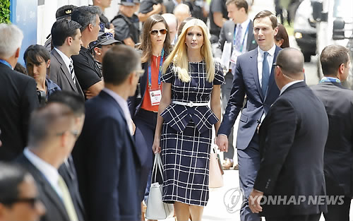  켈리 후임인선에 '보이지 않는 손' 있나…'파워게임설' 모락모락