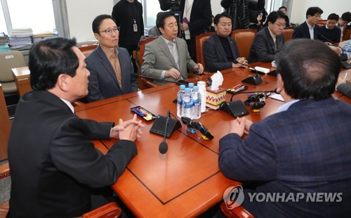 2野 "세수결손 대책 제출"…민주 "전체 예산증감액 먼저 결정"