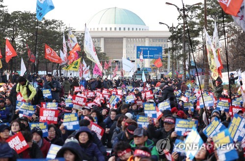 국회 앞 1만5000명 민중대회…"文정부 개혁 역주행 저지해야"