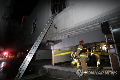 "몇분만 늦었어도"…여수 무인텔 화재에 기민·현명한 구조 눈길