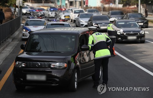 전좌석 안전띠 특별단속 걸리자 "바로 앞 할아버지댁에…선처를"