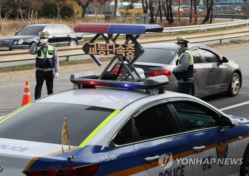 전좌석 안전띠 특별단속 걸리자 "바로 앞 할아버지댁에…선처를"