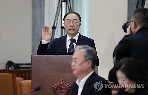 심재철 "홍남기 배우자 오피스텔 월세소득 축소신고 의혹"