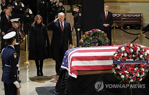 정부, 부시 전 美대통령 장례식에 강경화 외교장관 파견