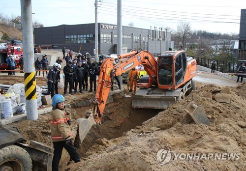 파주서 배수로 공사 중 흙더미 무너져…근로자 2명 숨져