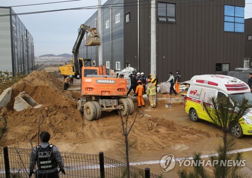 파주서 배수로 공사 중 흙더미 무너져…근로자 2명 숨져