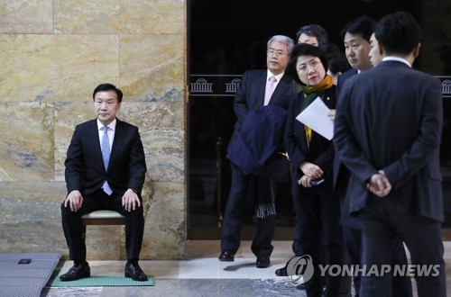 "선거제 개혁 거부한 짬짜미 예산합의"…손학규·이정미 단식