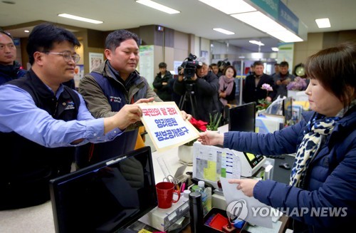 "원희룡 지사, 영리병원 허가 취소하거나 퇴진해야"