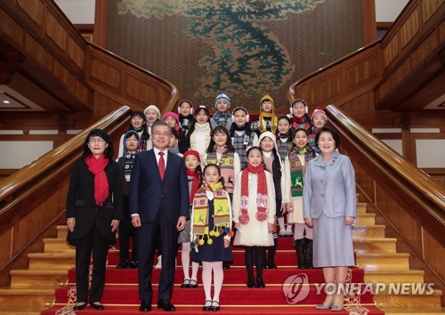 문대통령, 기부·나눔단체 초청 격려…"靑 따뜻해지는 느낌"