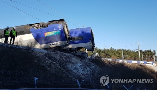 출발 5분 만에 '드르륵 쿵'…1·2호열차 90도 꺾여 승객 '비명'