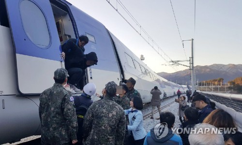 출발 5분 만에 '드르륵 쿵'…1·2호열차 90도 꺾여 승객 '비명'