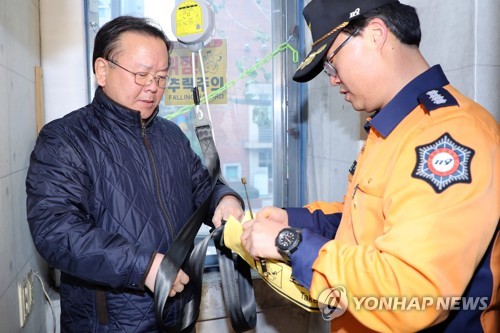 김부겸 장관 "기반시설 사고 송구…안전 투자 미루면 안 돼"