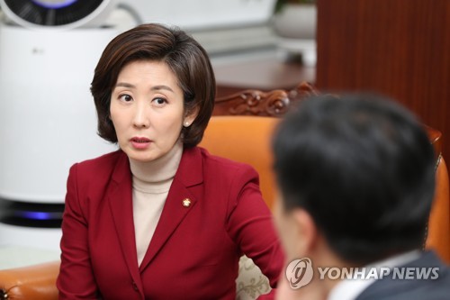 나경원 "과거로 가선 안돼…朴석방결의안 과거에 발목잡히는 것"