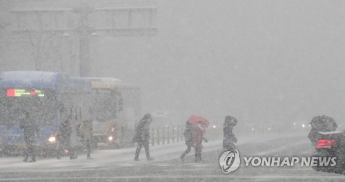 차 갖고 출근 시작하니 눈 '펑펑'…직장인 지각 속출