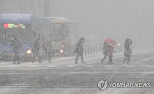 서울 적설량 0.7㎝…오전 11∼12시 대부분 그칠 듯