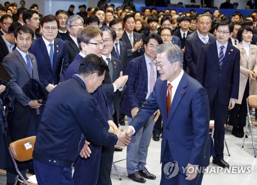 문 대통령, 지역 경제행보 재개…'이영자 현상' 한 축인 영남으로